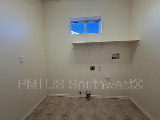 Building Photo - 2657 Edgewater Dr