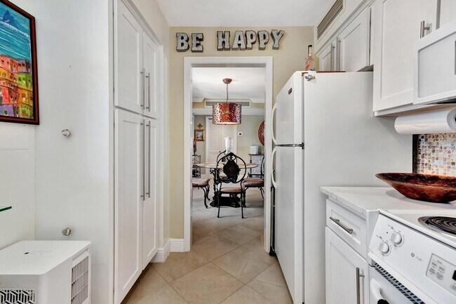 Building Photo - 134 Lakeshore Dr