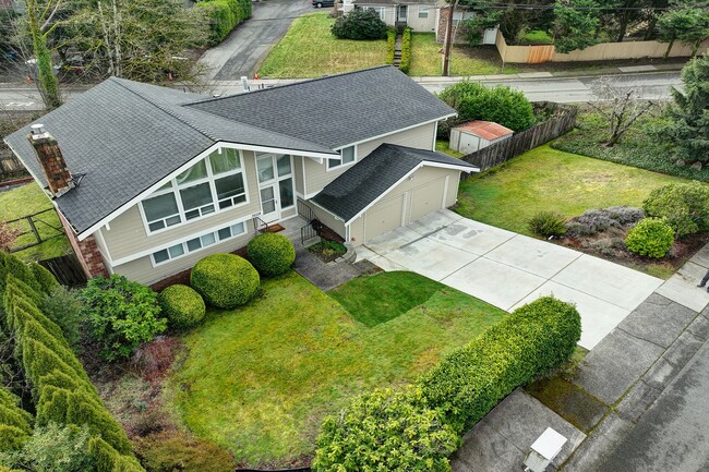 Building Photo - 4Bd/3Ba Redmond House