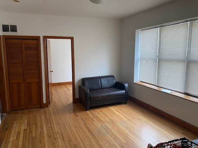 Front Room - 4922 N Kedzie Ave