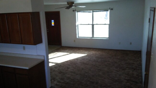 Building Photo - 706 S 4th St