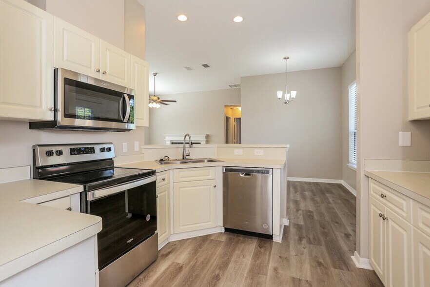 Building Photo - 213 Park Ave