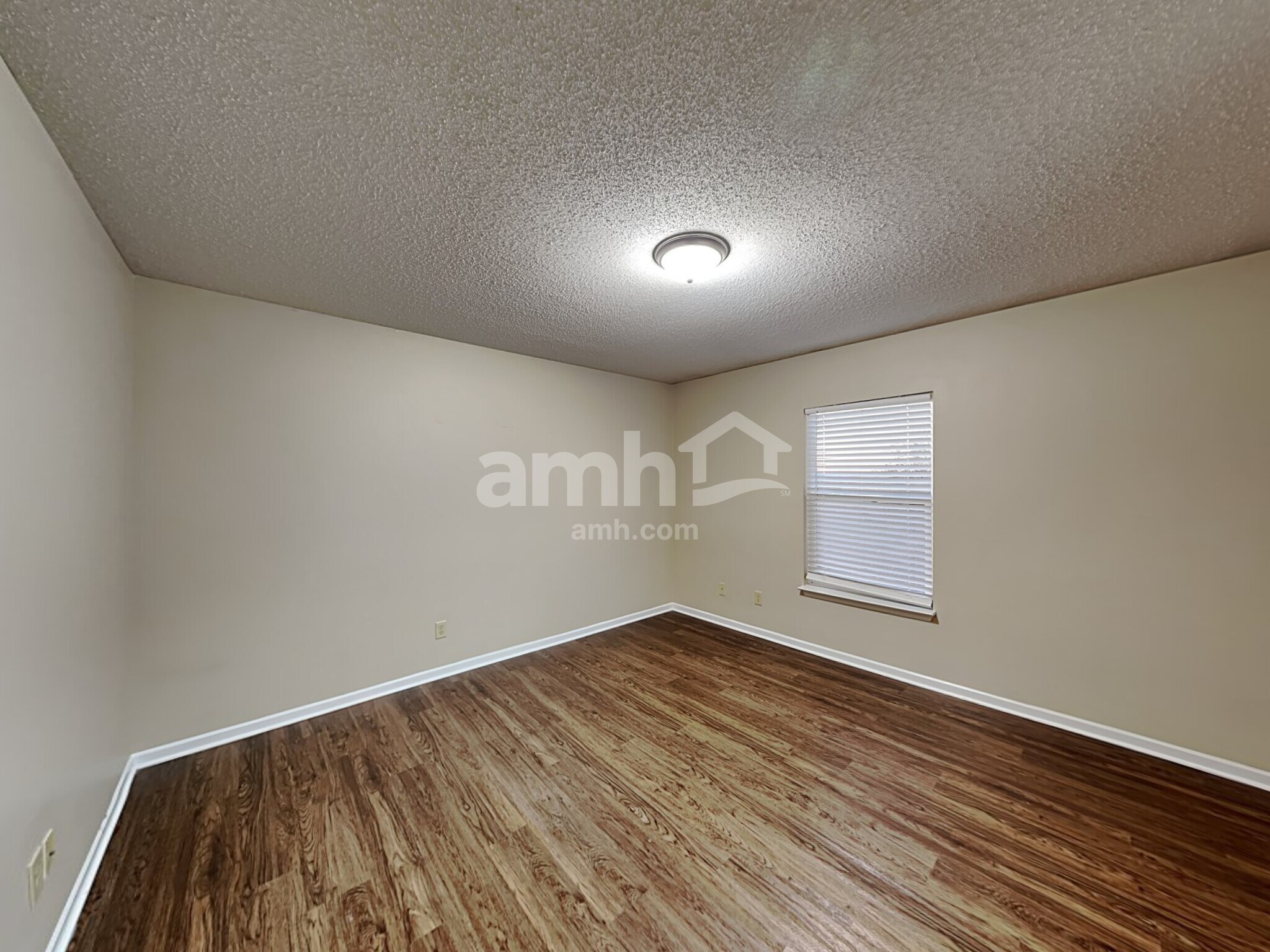 Building Photo - 8514 Bluff Point Dr