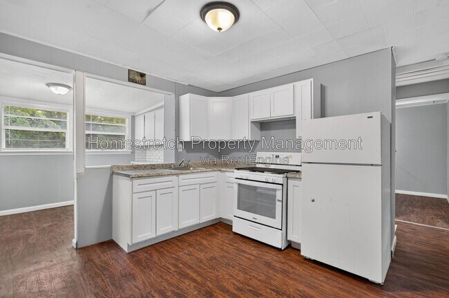 Building Photo - 452 Bluff Dr