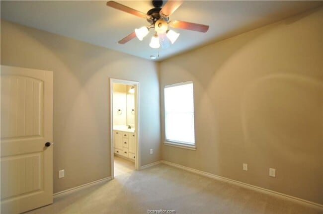 Building Photo - August 2026 Pre-Lease!! Spacious 4 Bed, 3 ...