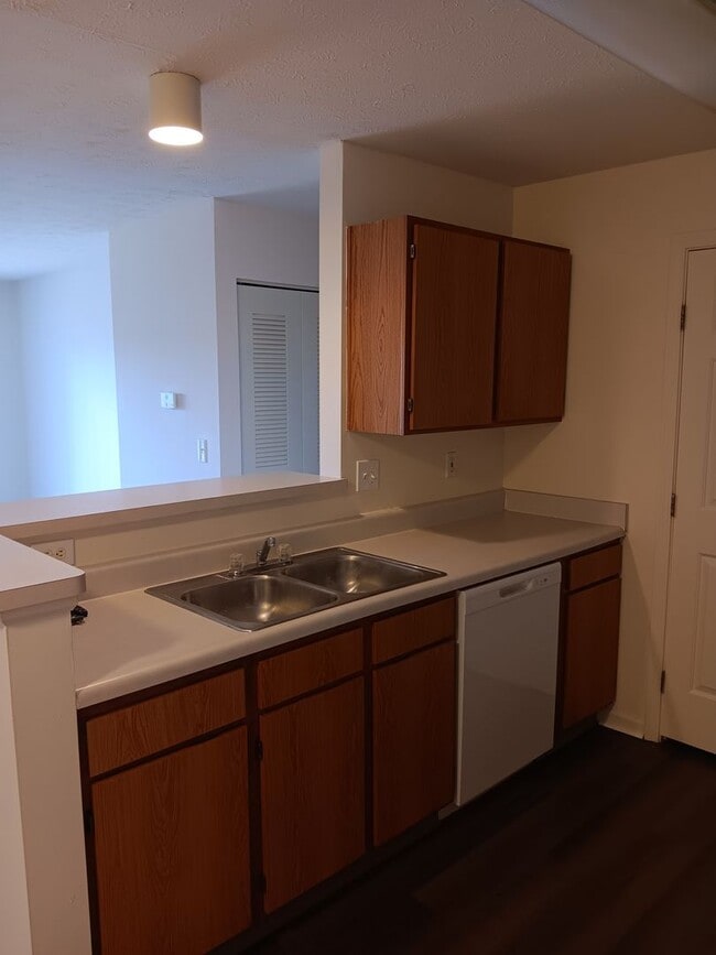 Building Photo - 3 bedroom