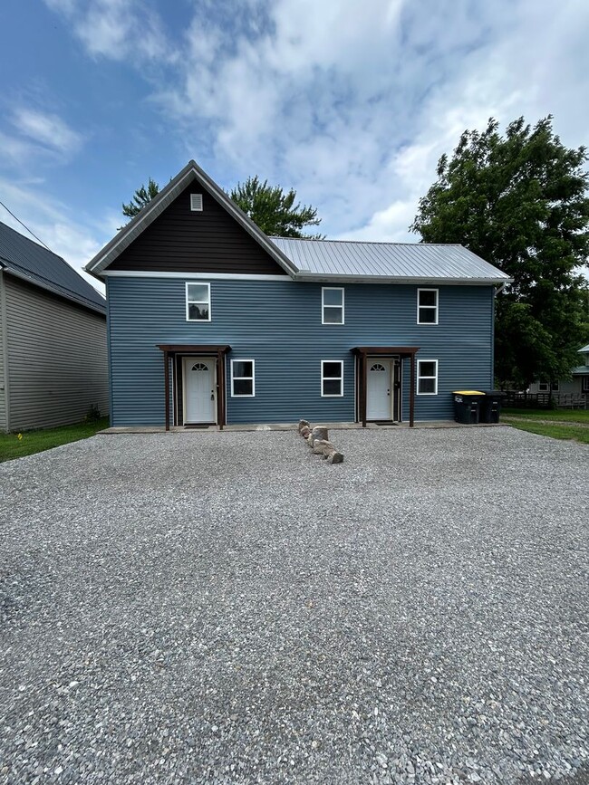Building Photo - 307 N Sycamore St
