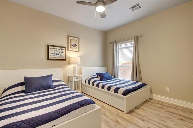 Building Photo - 18505 McKay Cove