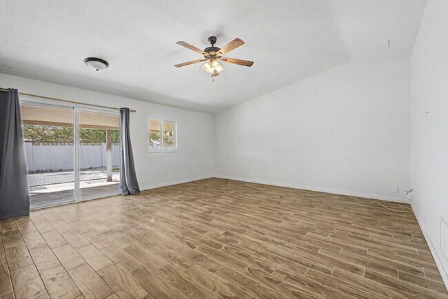 Building Photo - 13608 N 41st Pl