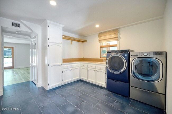 Building Photo - 1292 Brookview Ave