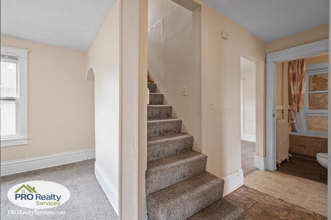 Building Photo - 3328 5th Ave S