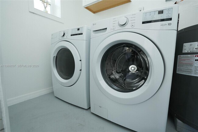 Building Photo - 742 Granada St