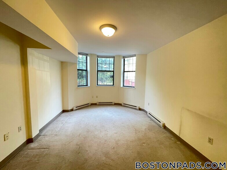 Building Photo - 109 Queensberry St