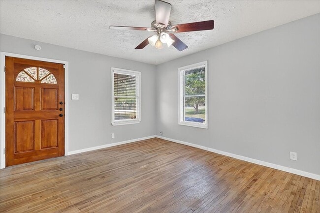 Building Photo - 11230 Blades- 3bed/1bath $1,195/month