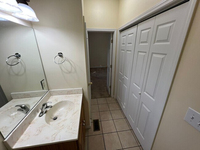 Building Photo - Arden 3 bed Townhome: Commuter's Wishlist