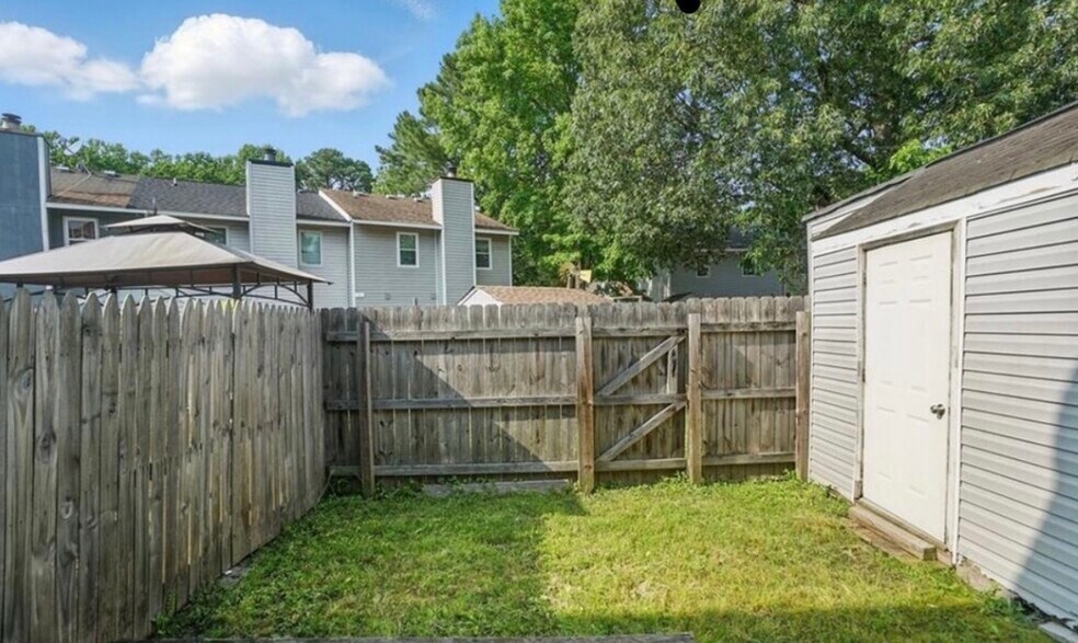 Building Photo - 3441 Bruin Dr