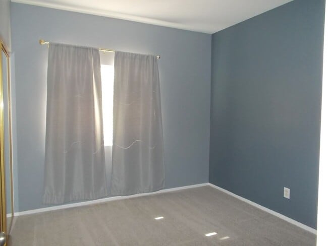 Building Photo - Desirable Move-In Ready Home with Loft, Fireplace & Oversized Garage