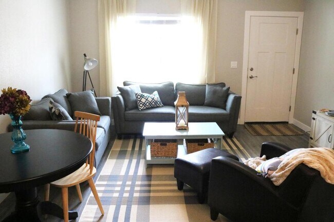 Building Photo - 6 Reserve Ct