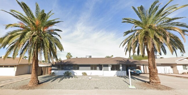 Building Photo - 328 E Dunbar Dr