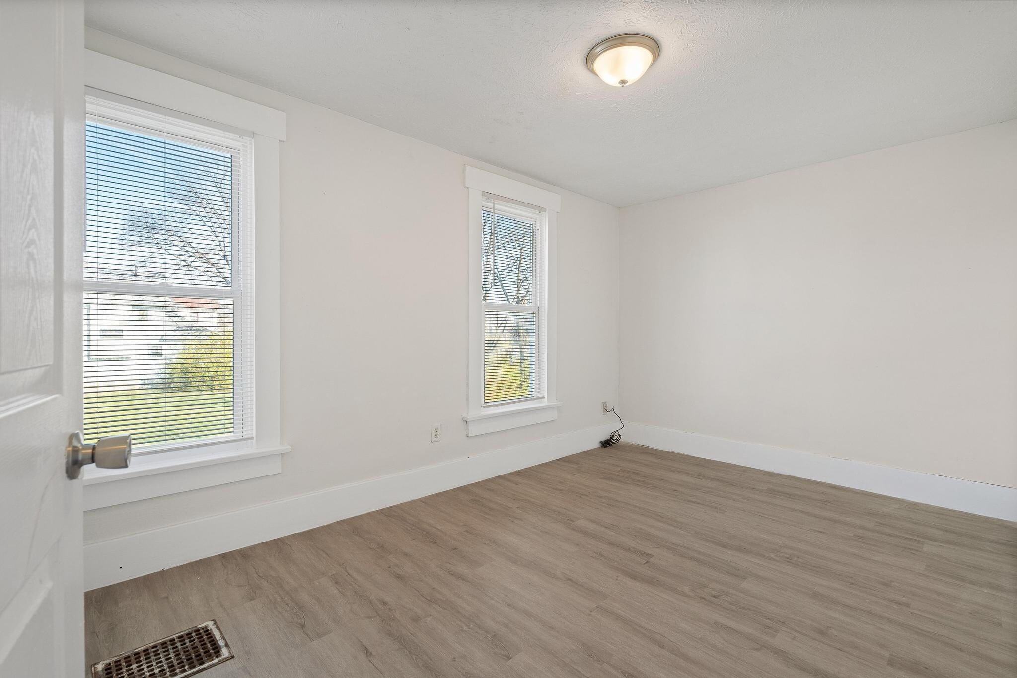 Building Photo - 36-36 E Mumma Ave