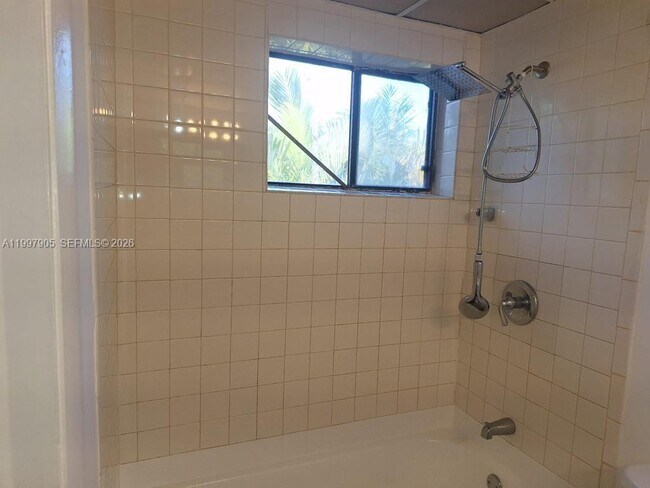 Building Photo - 12120 NE 6th Ave