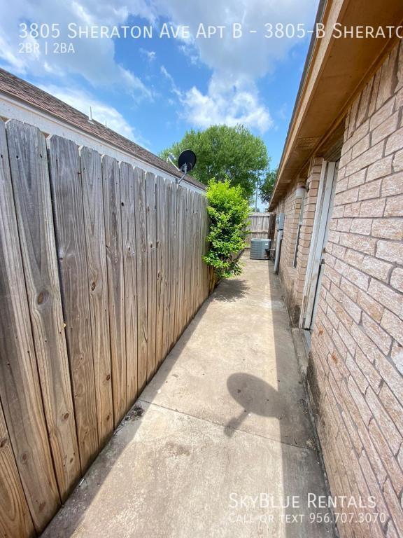 Building Photo - 3805 Sheraton Ave