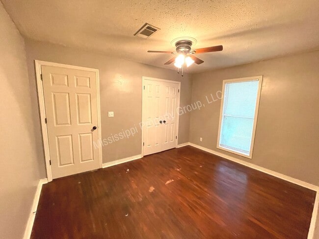Building Photo - 4BR/2BA Home