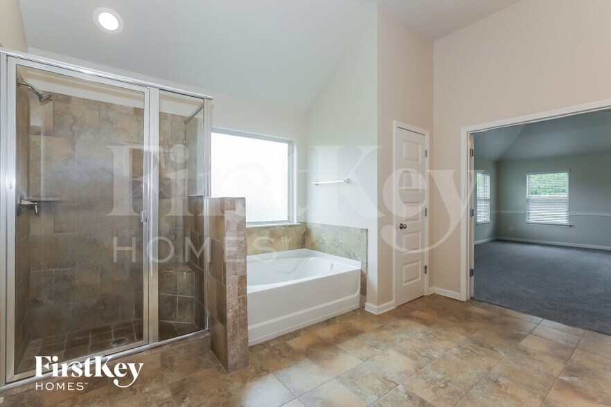 Building Photo - 1328 Wild Rose Dr SE