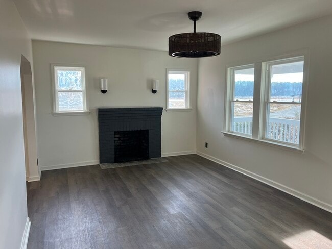 Building Photo - 1859 US-158