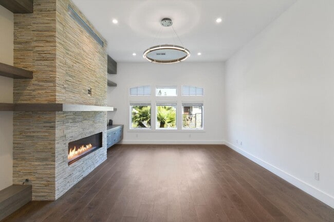 Building Photo - 1505 Wedgewood Dr