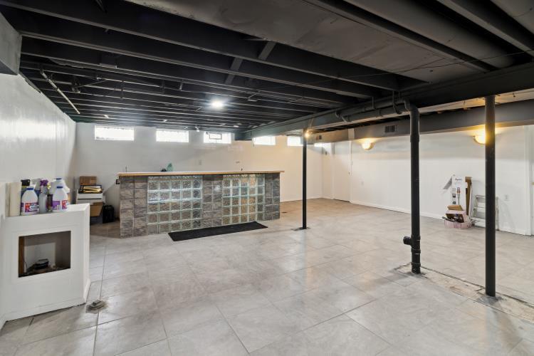 Building Photo - 5242 Cedarhurst Dr