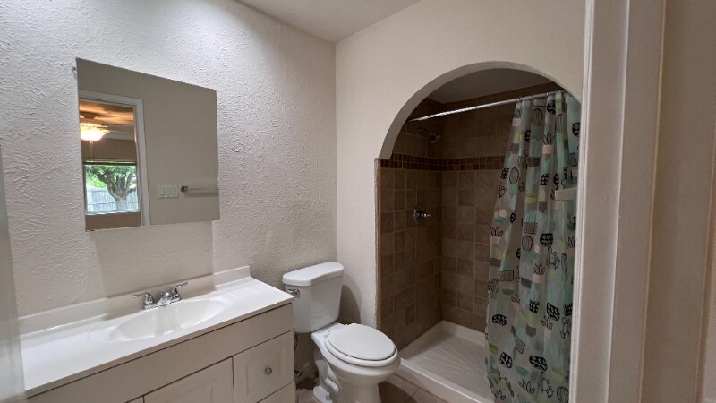 Building Photo - 1405 Meandering Way