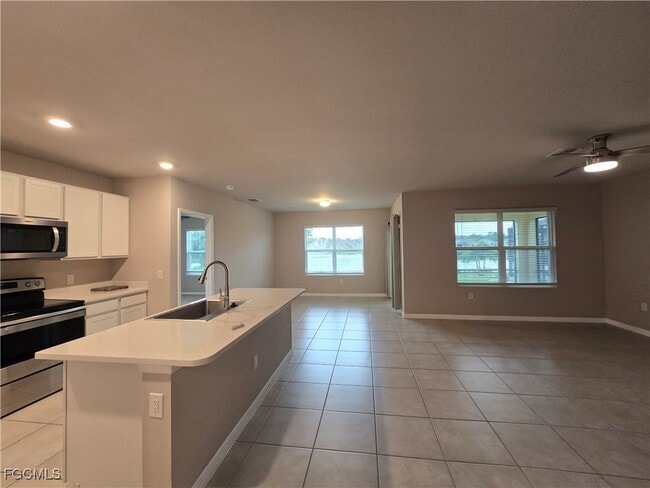Building Photo - 3187 Estancia Ln