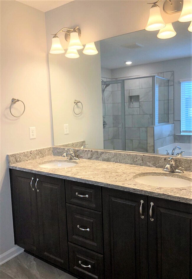 Building Photo - 902 Chesford Dr