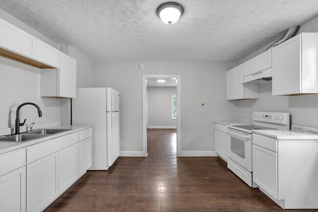 Building Photo - 409 N Oakland Ave