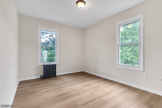 Building Photo - 247 Duane St