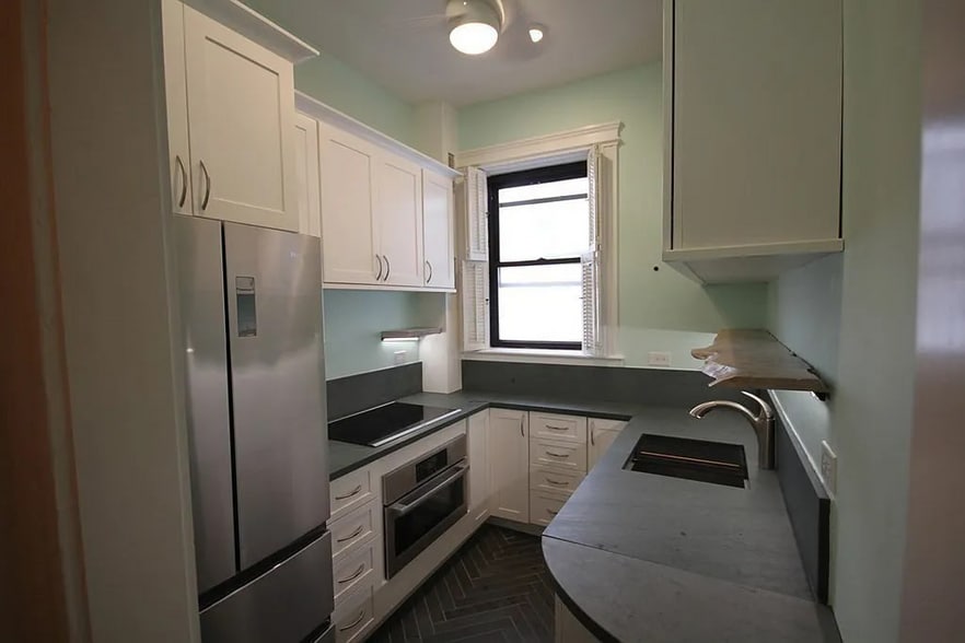 Images are representative samples of the advertised unit. Actual units shown during tours may differ - 52 Charlesgate E