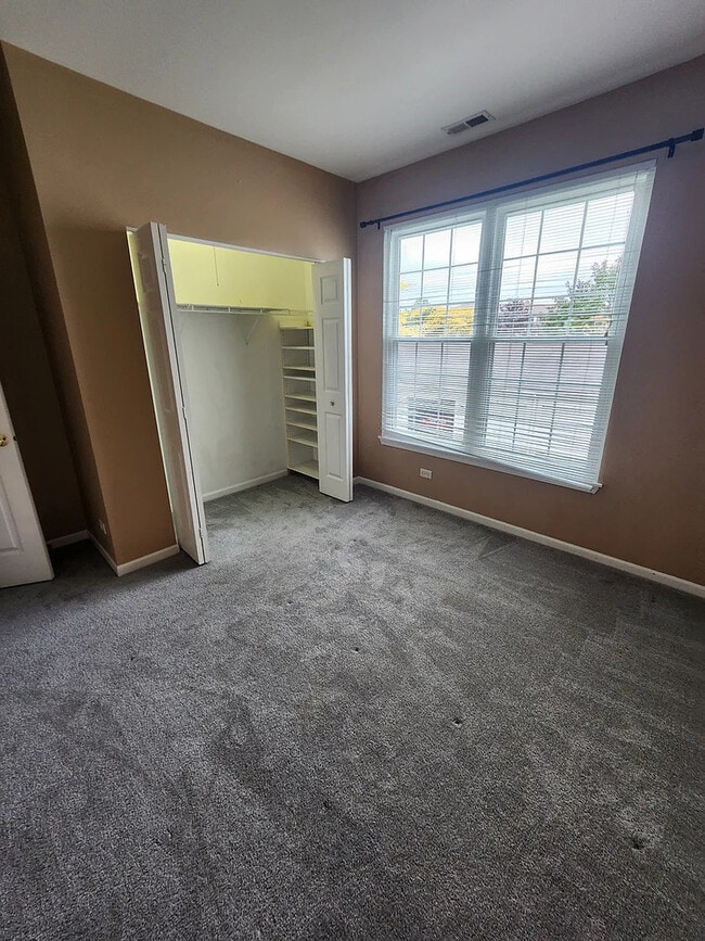 Building Photo - 149 N Waters Edge Dr