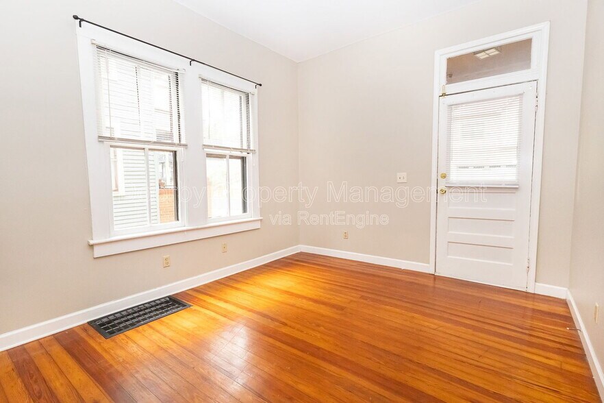 Building Photo - 318 Tremont St