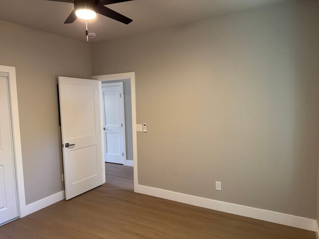Building Photo - New Downtown Construction 650 Sqft. 1 Bedr...