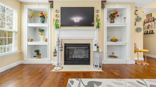 Building Photo - 303 Gateview Dr