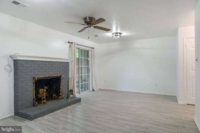 Building Photo - 8207 Cedar Landing Ct