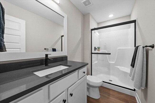 Building Photo - 4614 N Forest Ave