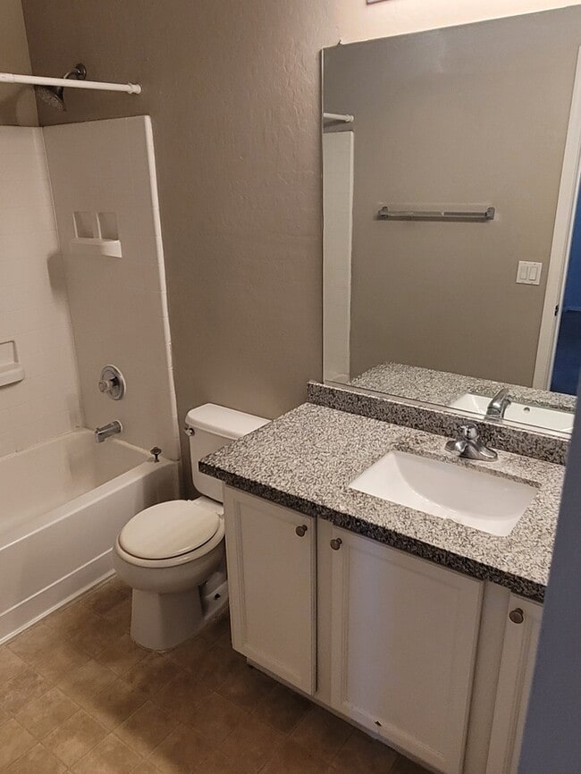 Building Photo - Great 3 bedroom 2.5 bath Two Story House f...