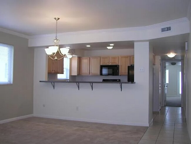 Building Photo - 10022 Chardin Way
