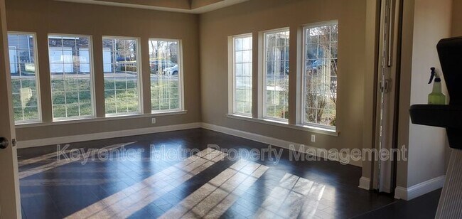 Building Photo - 1321 Karen Blvd