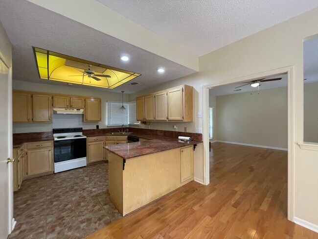 Building Photo - Beautiful 3BR Home in Summer Crossing