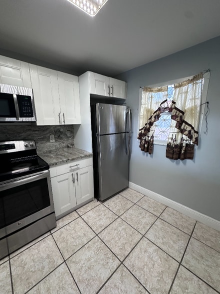 Building Photo - 19751 SW 114th Ave