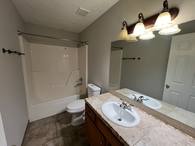 Building Photo - 3 BR 2 Bath home with 2 Car Garage and Hug...