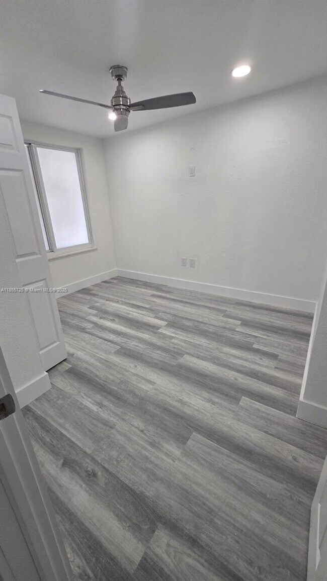 Building Photo - 265 W 53rd Terrace